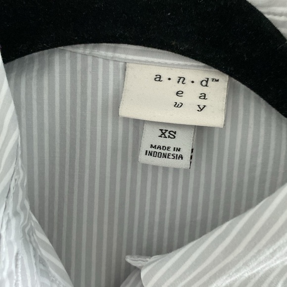 Button down shirt. - Picture 3 of 6